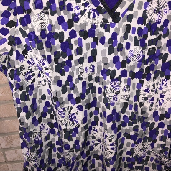 Healing Hands Grosgrain Ribbon V-Neck purple short sleeve scrub top - Picture 2 of 7